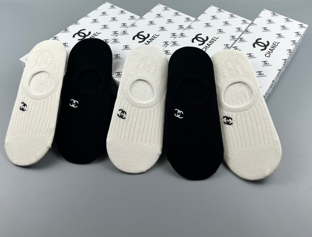 CHANEL Minimal Emblem Neutral No-Show Socks, gallery image 6