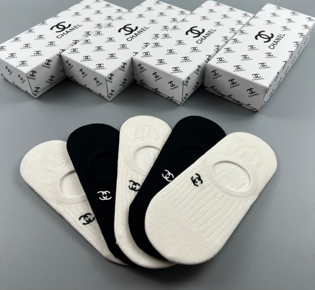 CHANEL Minimal Emblem Neutral No-Show Socks, gallery image 8