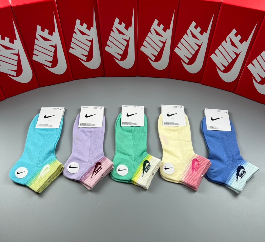 Nike Pastel Contrast-Toe Short Socks, gallery image 1