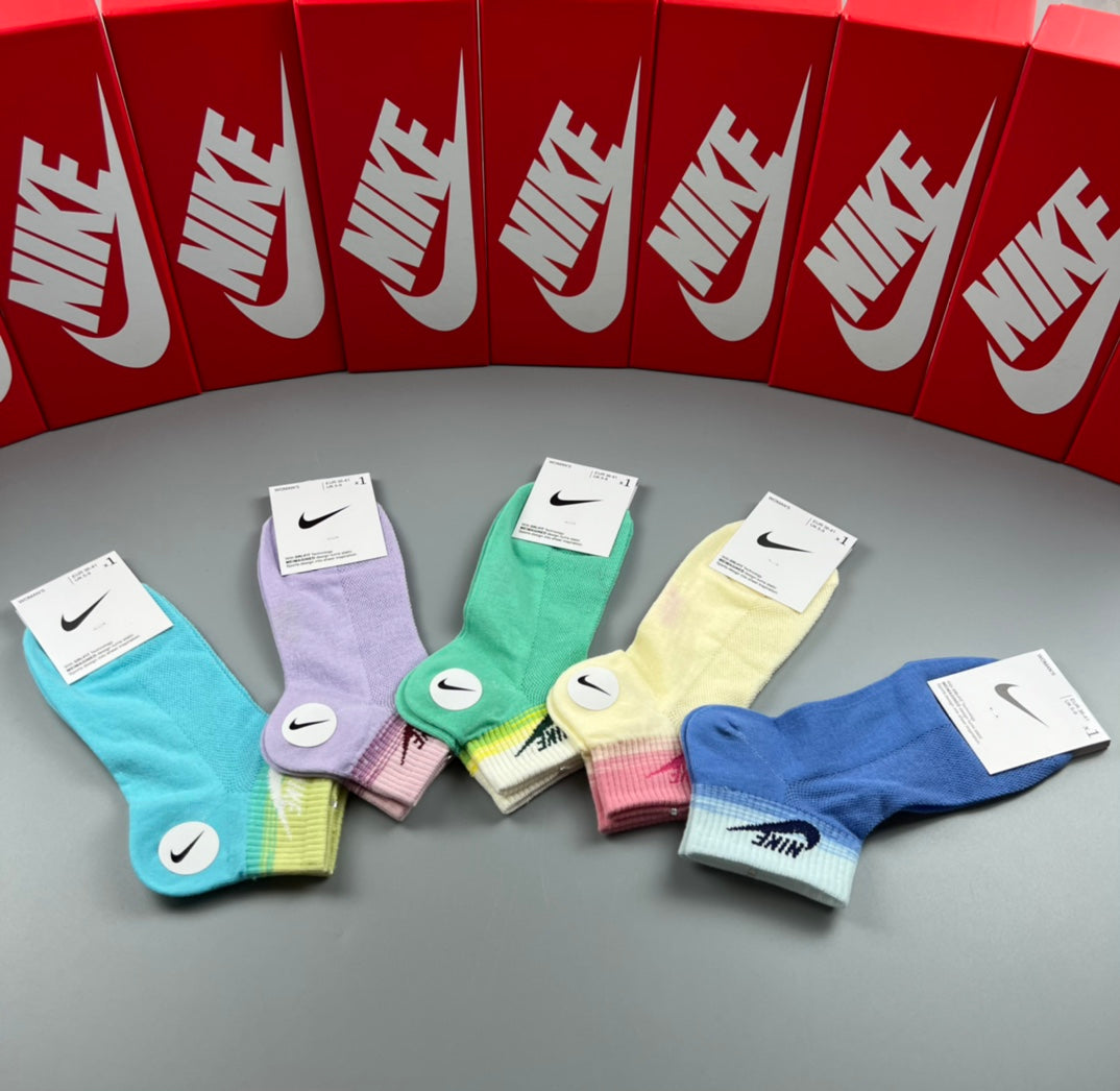 Nike Pastel Contrast-Toe Short Socks, gallery image 2