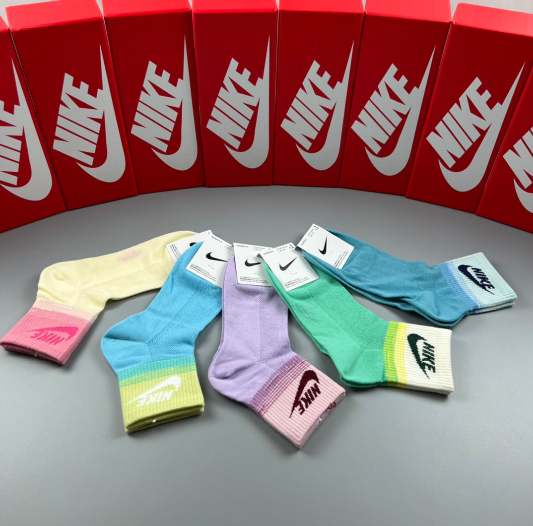 Nike Pastel Colour-Block Ankle Socks, gallery image 2