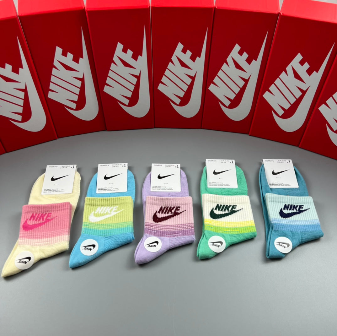 Nike Pastel Colour-Block Ankle Socks, gallery image 5