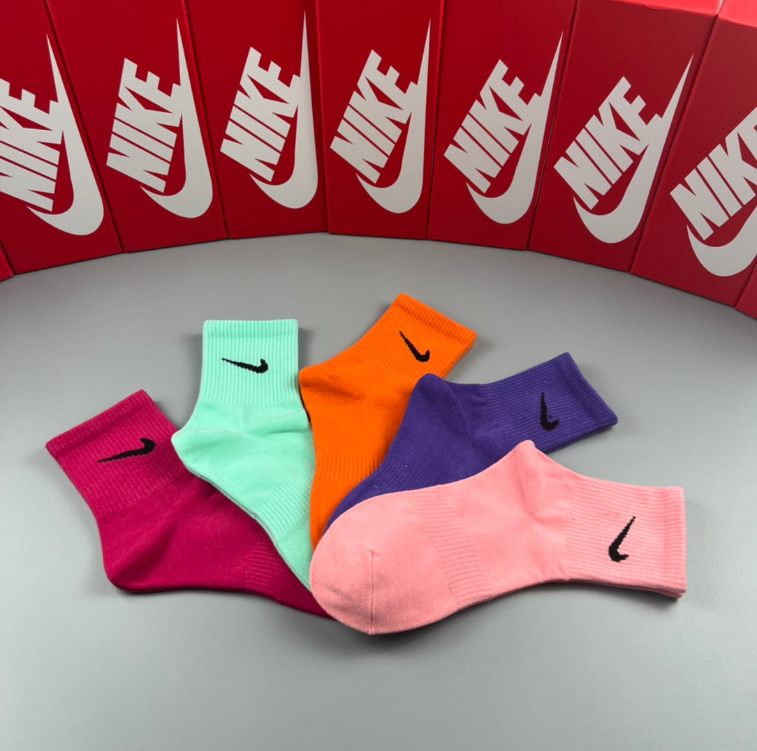 Nike Bright Solid Swoosh Socks, gallery image 3