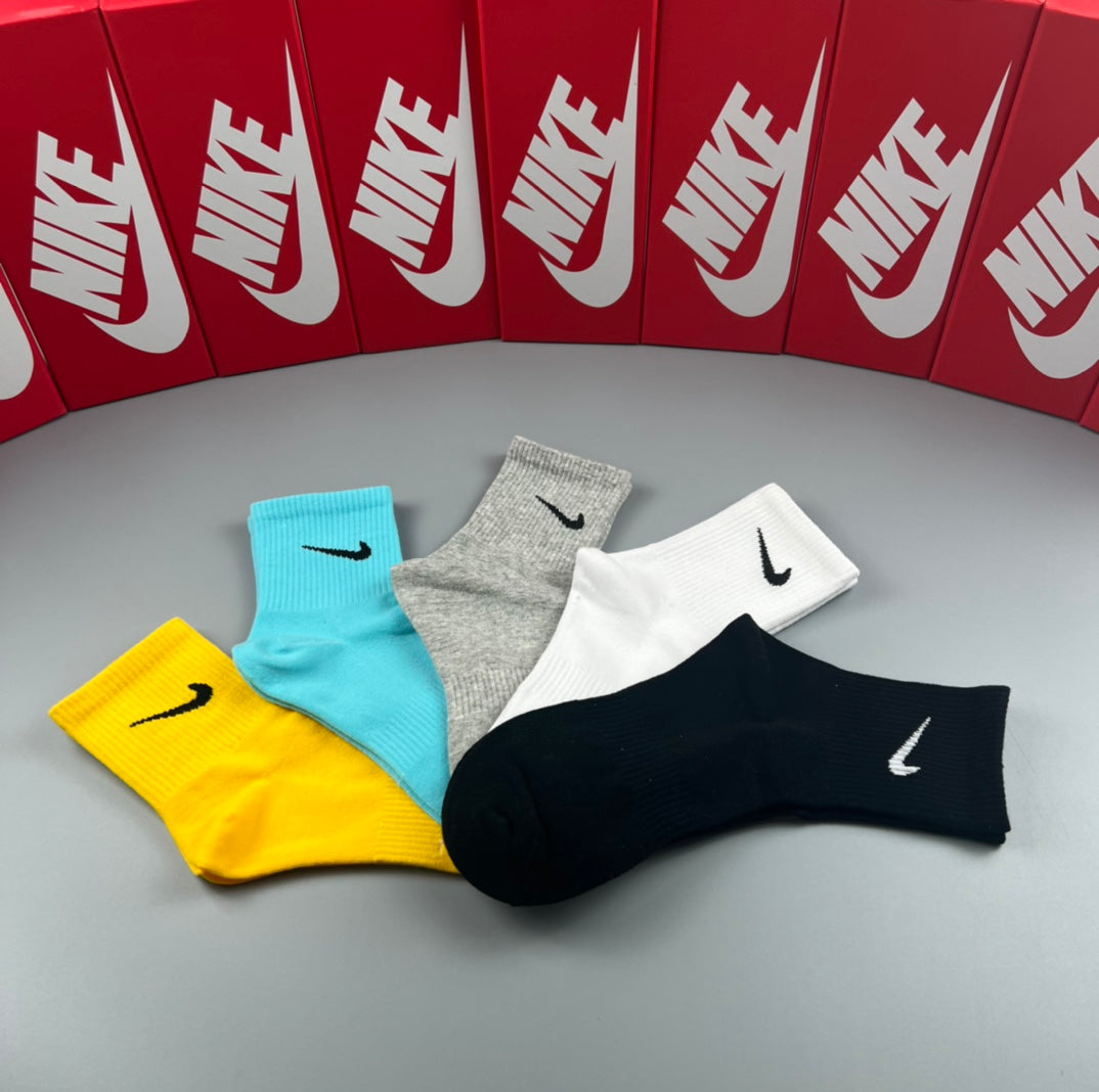 Nike Bright Solid Swoosh Socks, gallery image 7