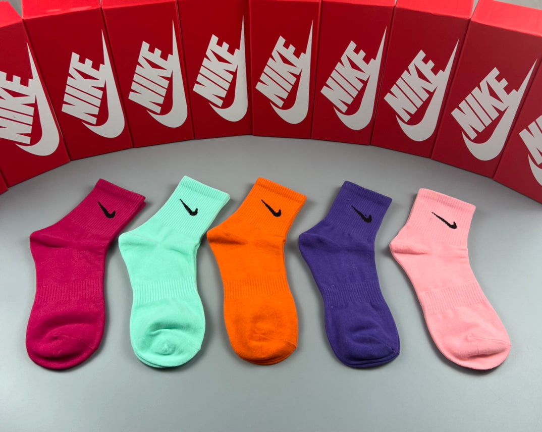 Nike Bright Solid Swoosh Socks, gallery image 2