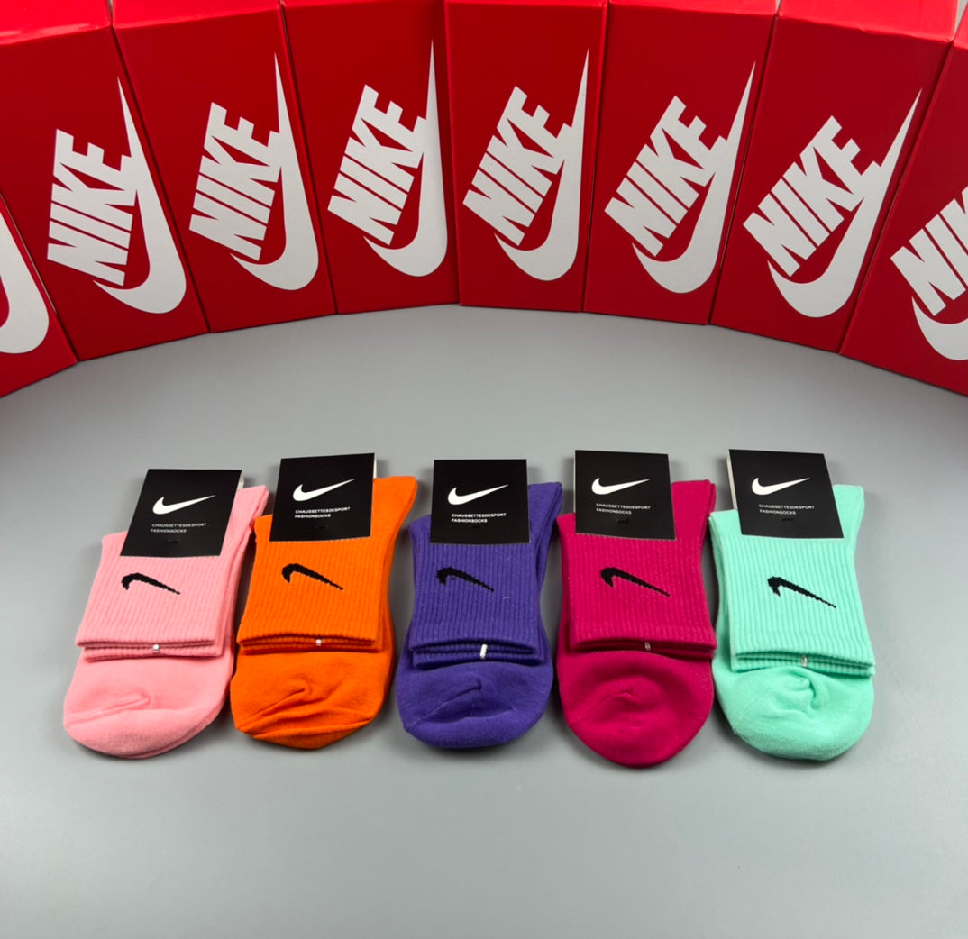 Nike Bright Solid Swoosh Socks, gallery image 1