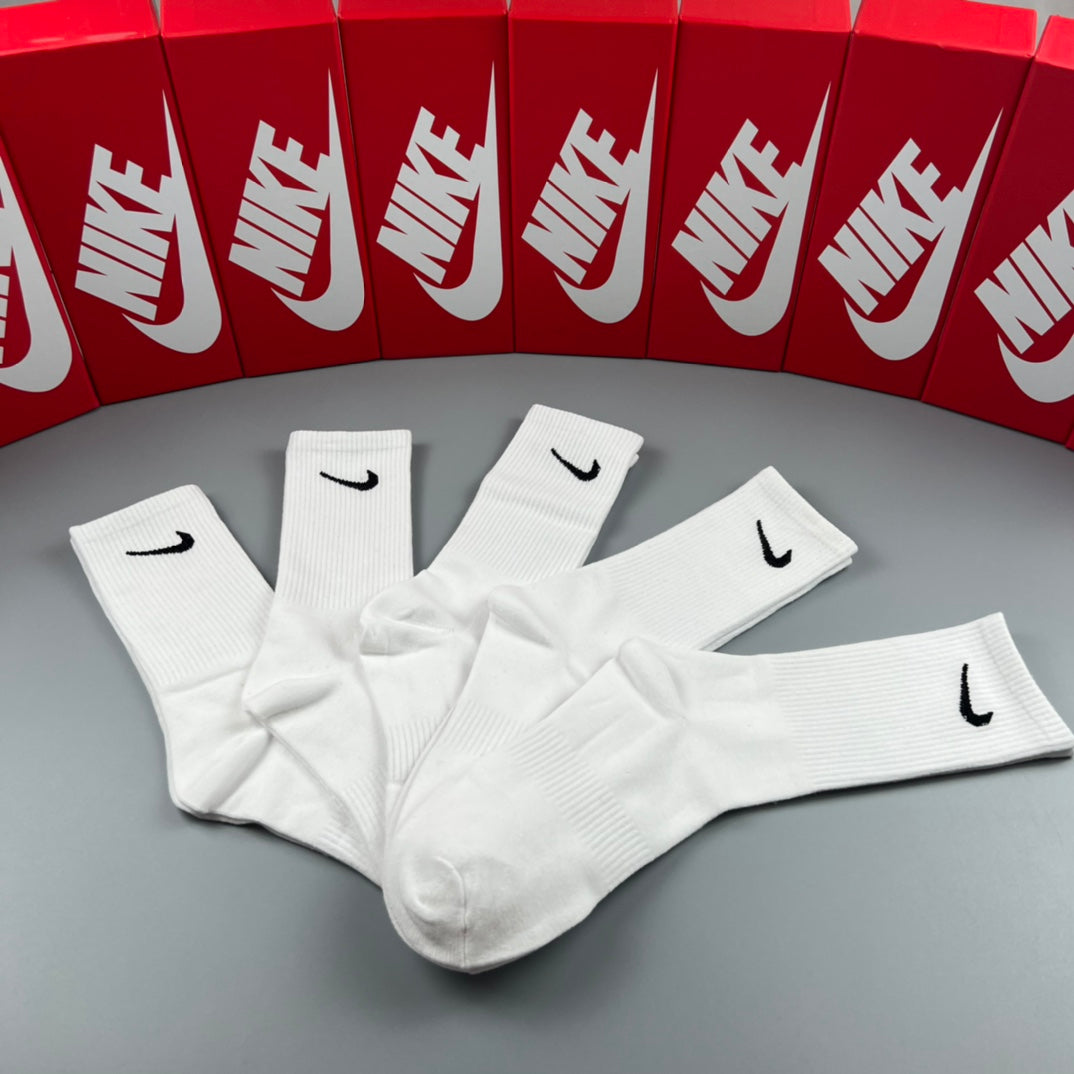 Nike Contrast Panel Swoosh Crew Socks, gallery image 3