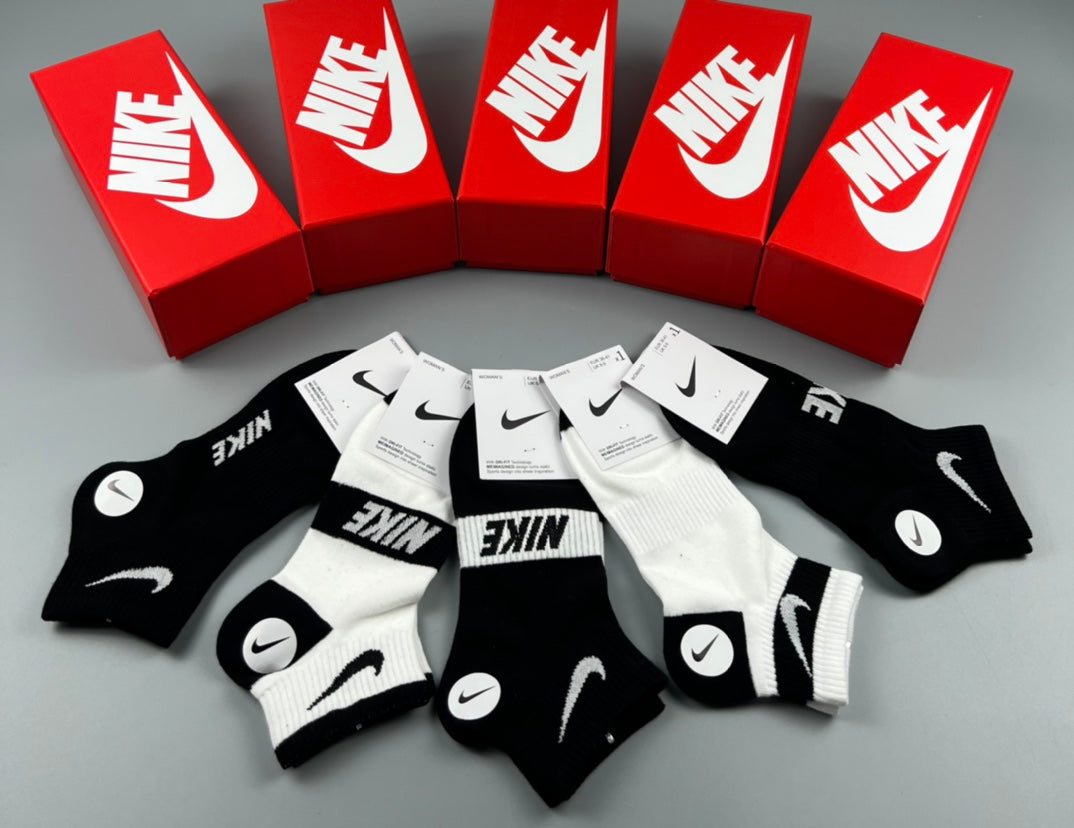 Nike Bold Emblem Monochrome Short Socks, gallery image 6