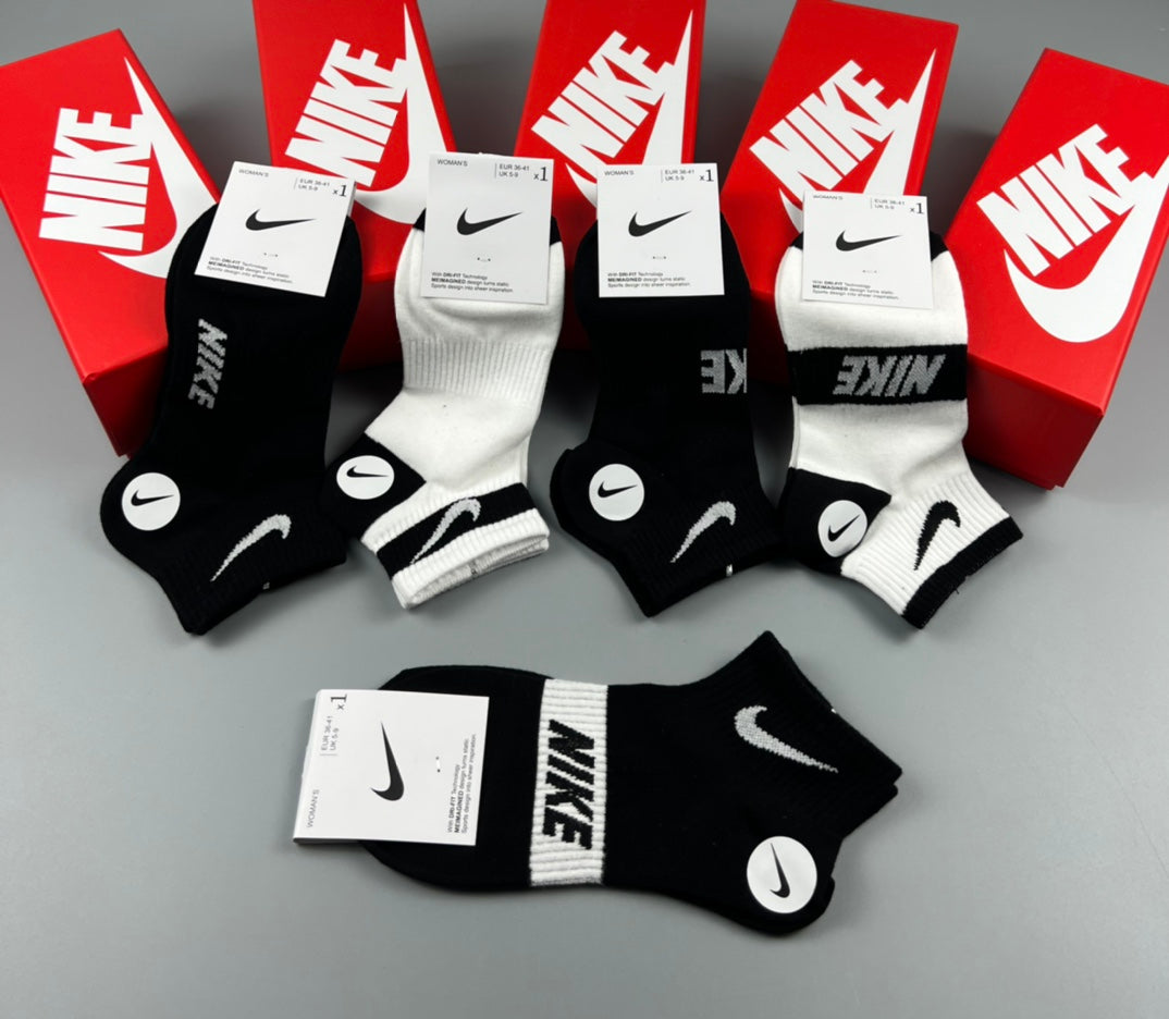 Nike Bold Emblem Monochrome Short Socks, gallery image 5