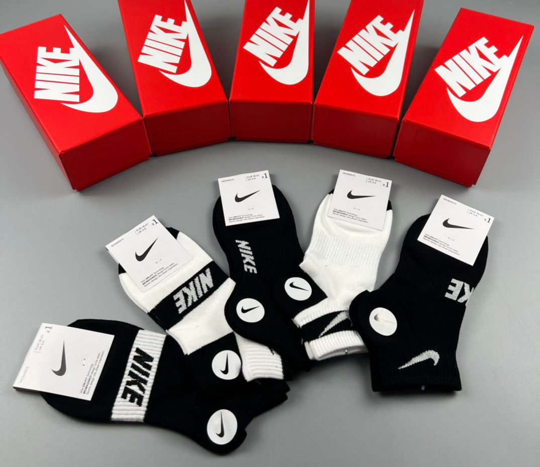 Nike Bold Emblem Monochrome Short Socks, gallery image 8