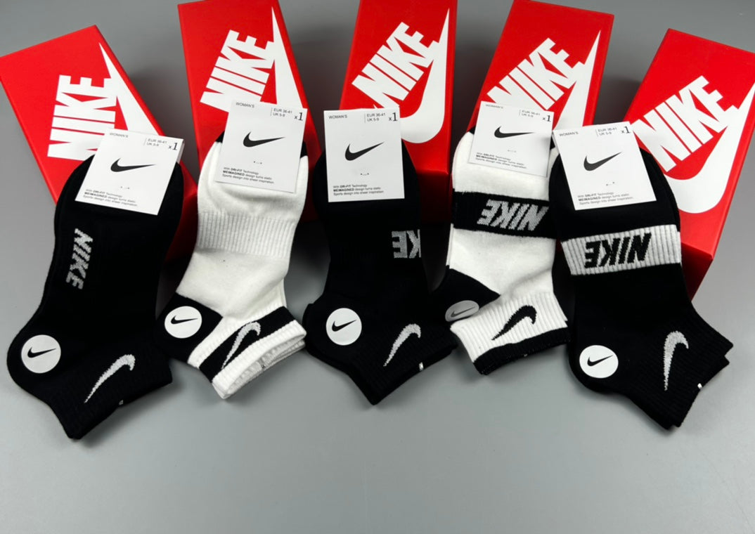 Nike Bold Emblem Monochrome Short Socks, gallery image 4