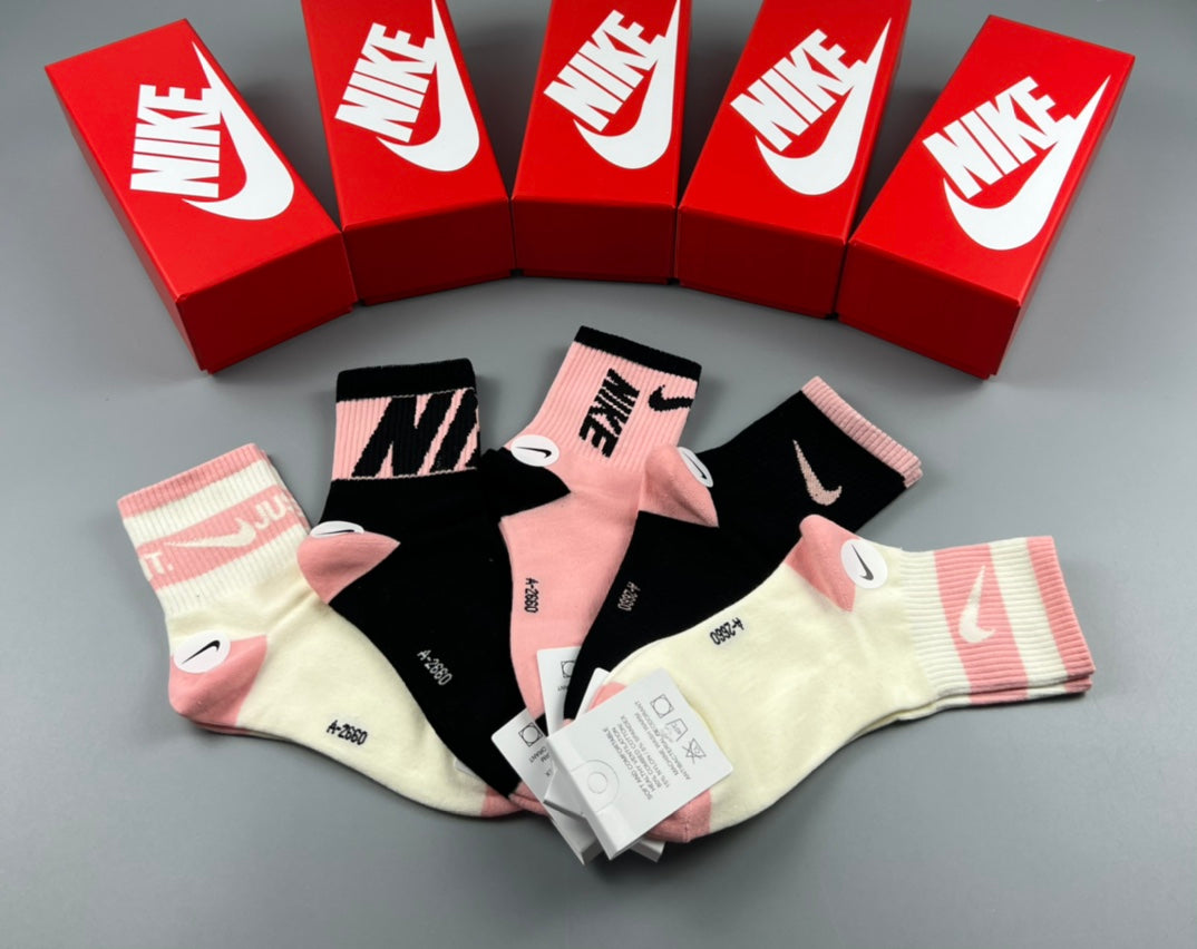 Nike Pink Accent Graphic Ankle Socks, gallery image 5
