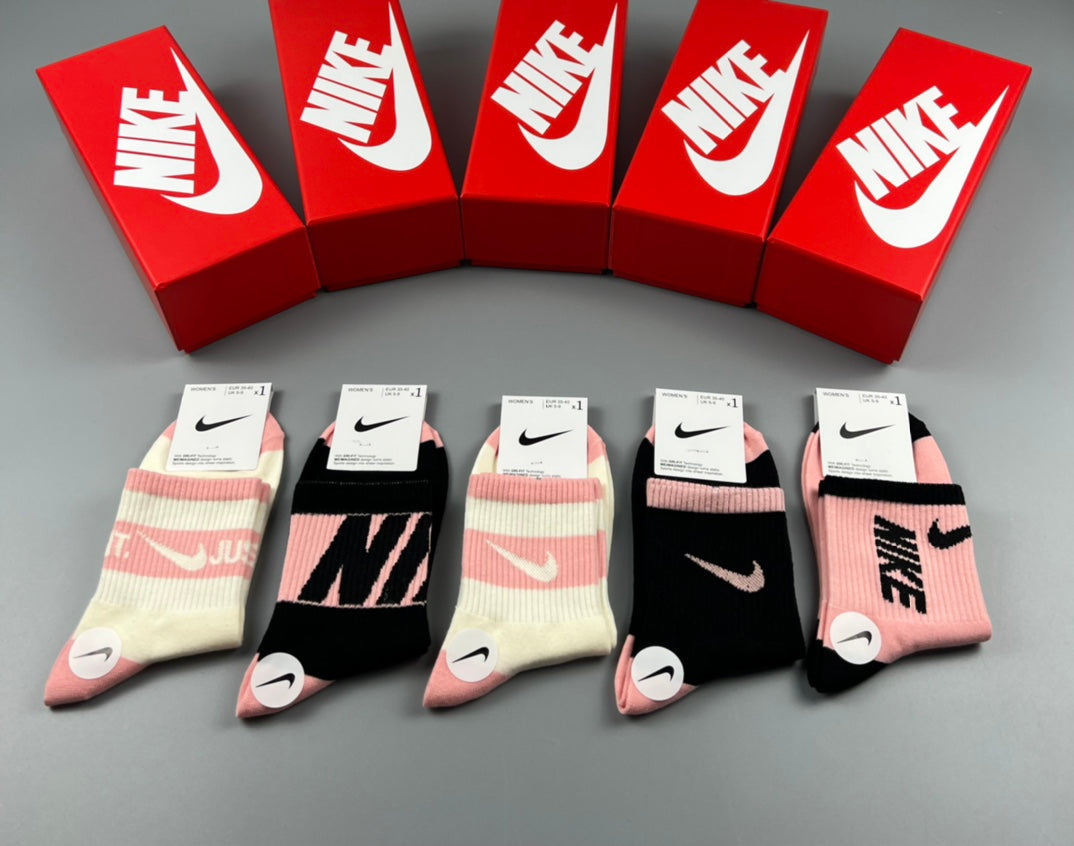 Nike Pink Accent Graphic Ankle Socks, gallery image 1