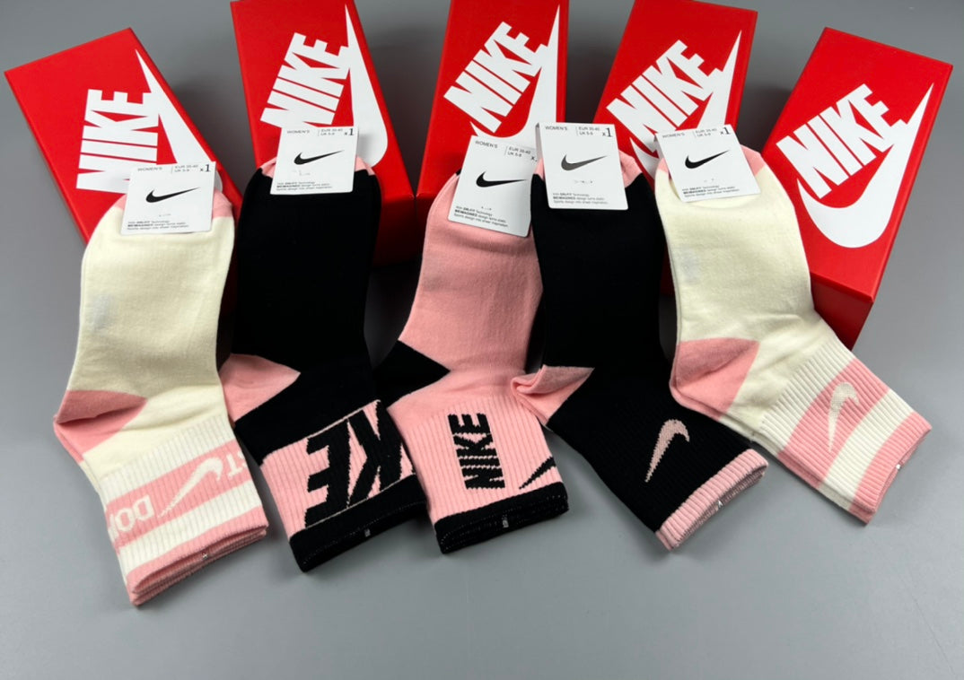 Nike Pink Accent Graphic Ankle Socks, gallery image 7