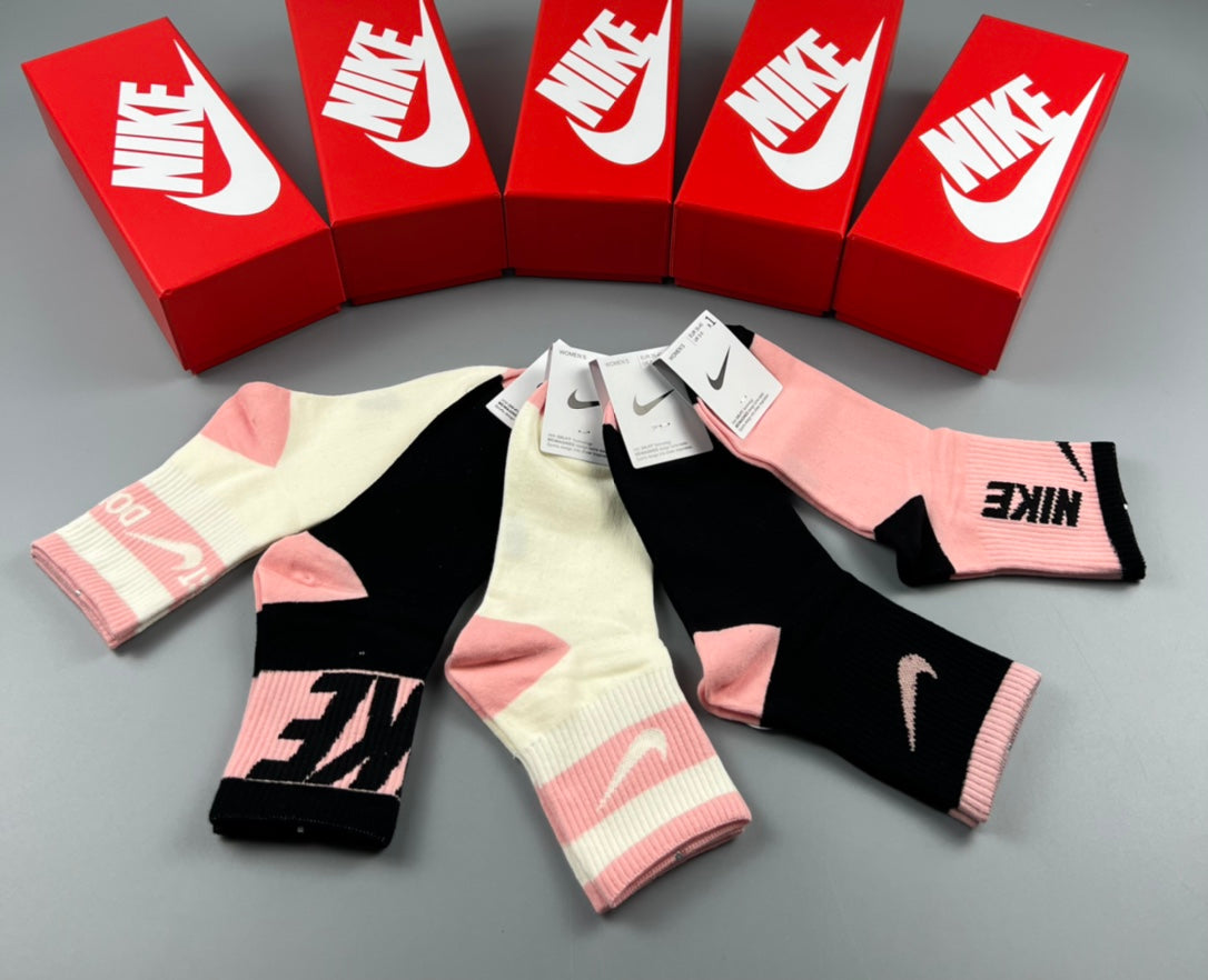 Nike Pink Accent Graphic Ankle Socks, gallery image 3