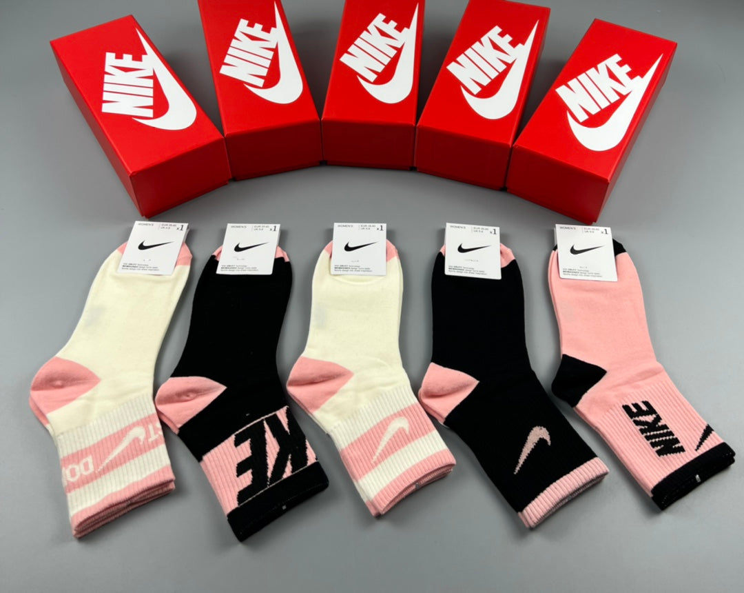 Nike Pink Accent Graphic Ankle Socks, gallery image 2
