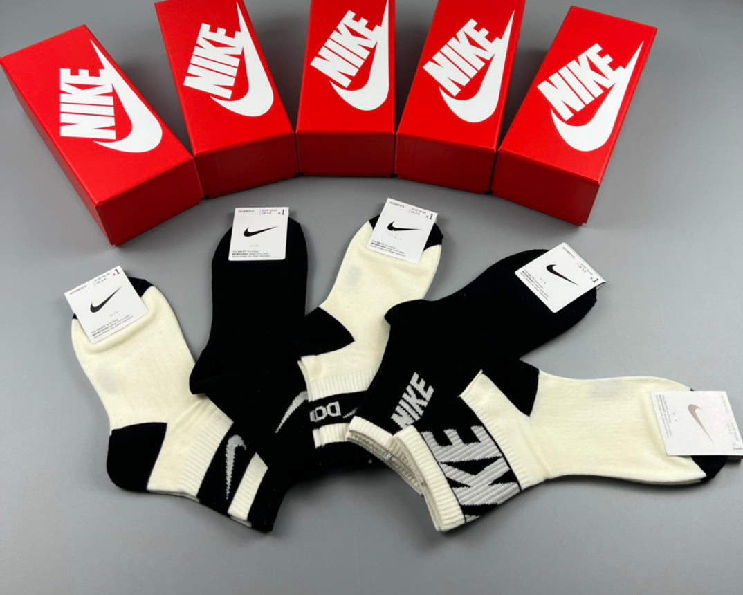 Nike Bold Lettered Short Socks, gallery image 7