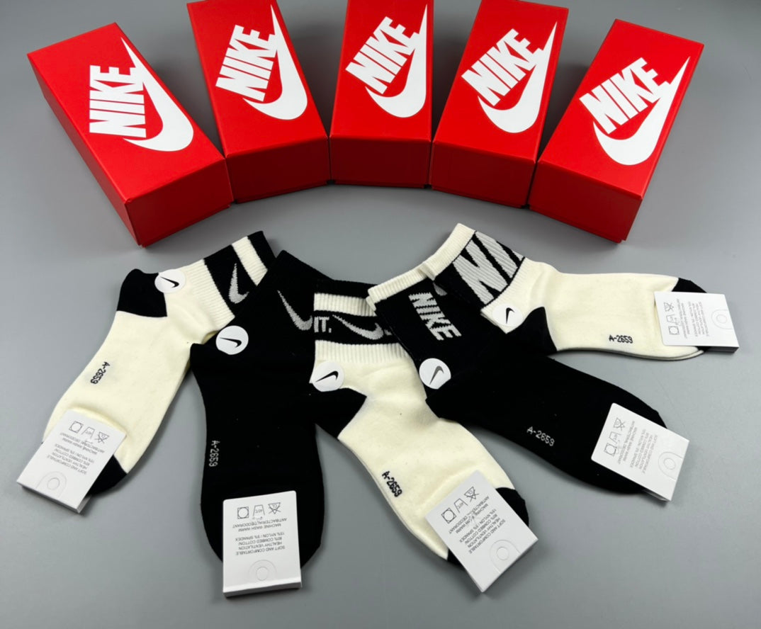 Nike Bold Lettered Short Socks, gallery image 6
