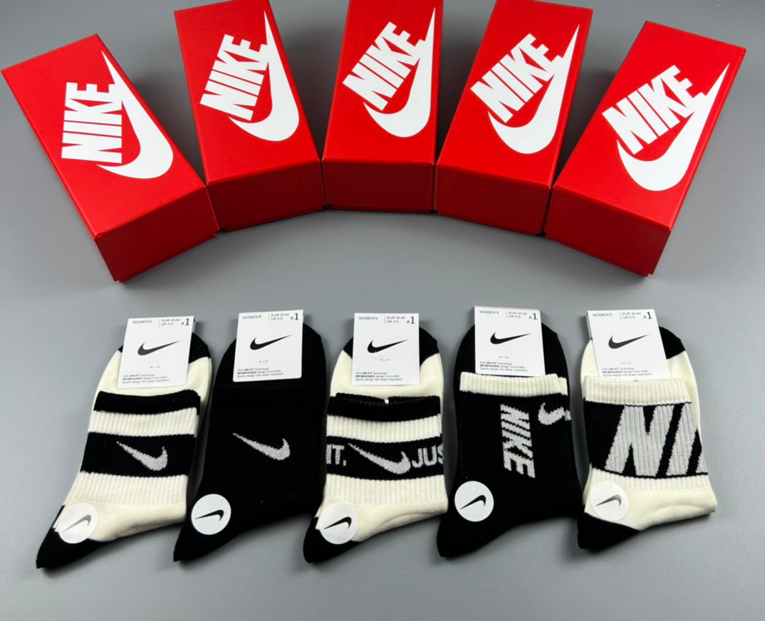 Nike Bold Lettered Short Socks, gallery image 1