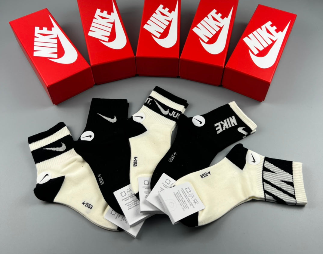 Nike Bold Lettered Short Socks, gallery image 5