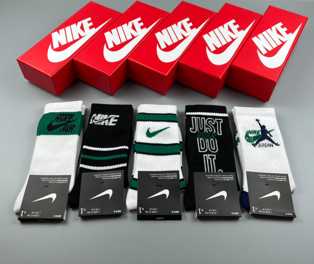 Nike Green Accent Graphic Crew Socks, gallery image 1