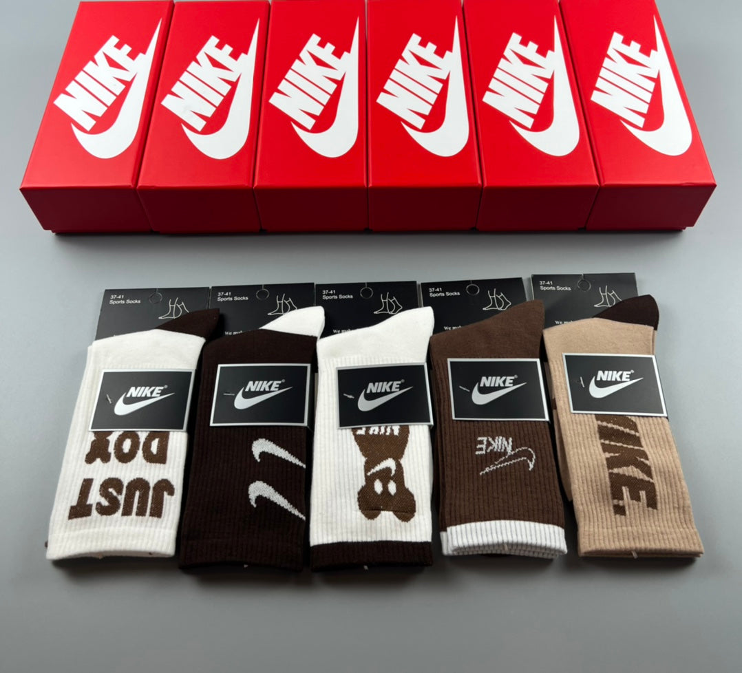 Nike Mixed Wordmark Folded Socks, gallery image 1