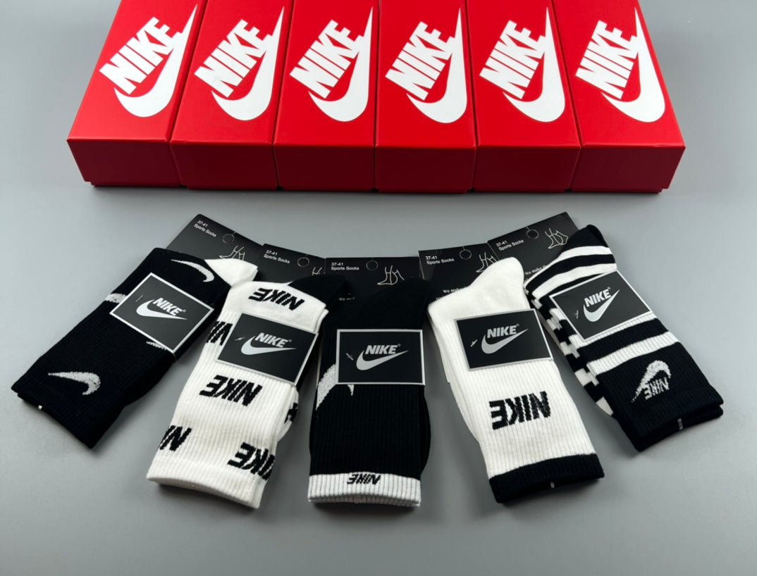 Nike Monochrome Logo-Panel Socks, gallery image 2