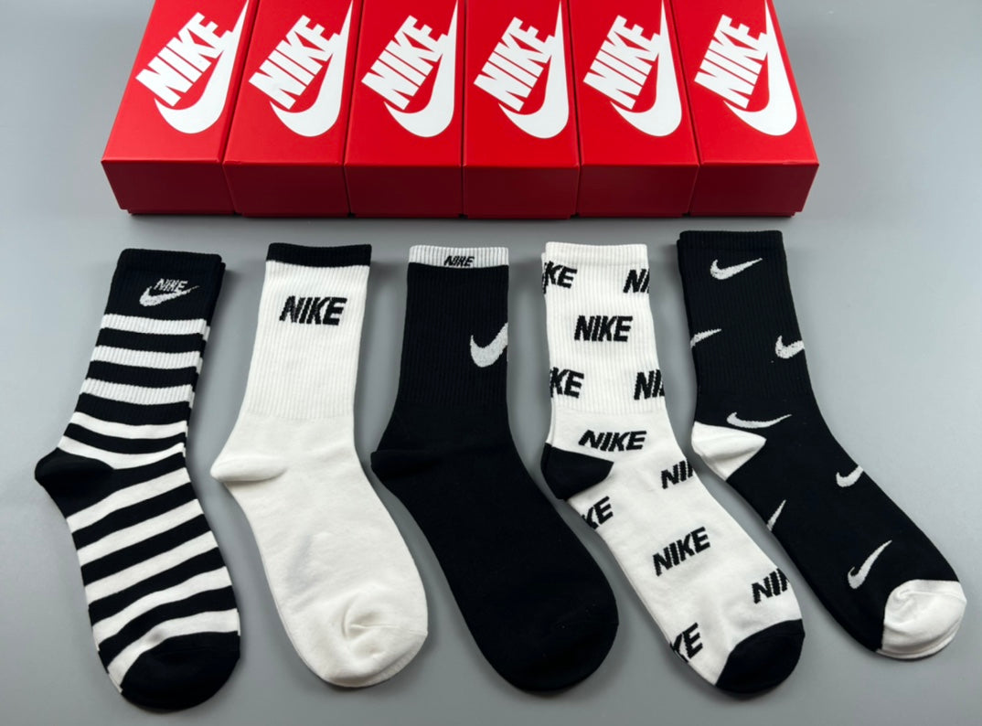Nike Monochrome Logo-Panel Socks, gallery image 4