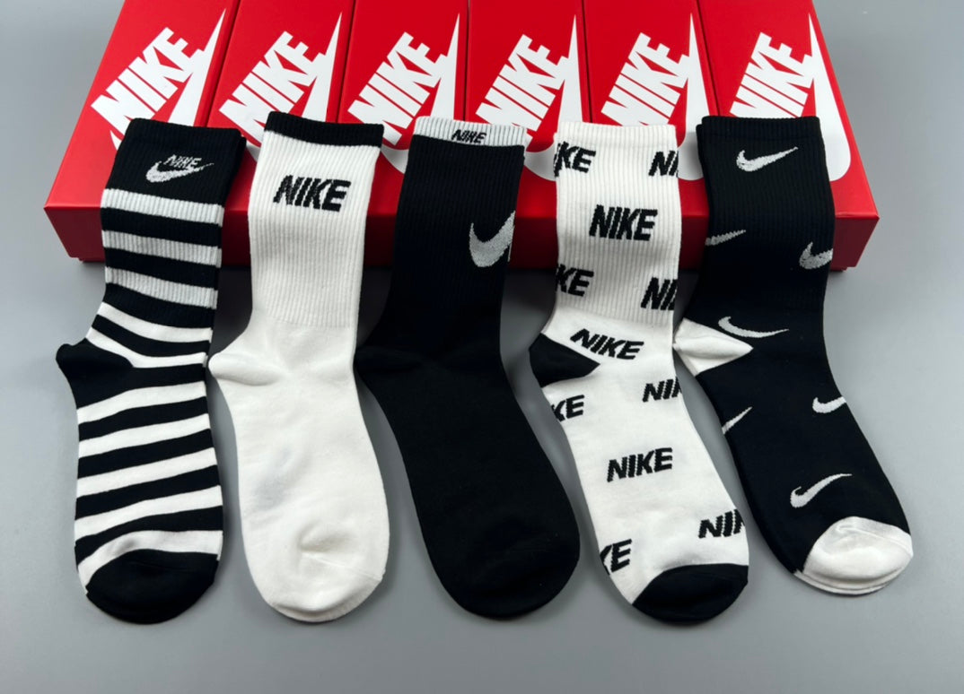 Nike Monochrome Logo-Panel Socks, gallery image 7