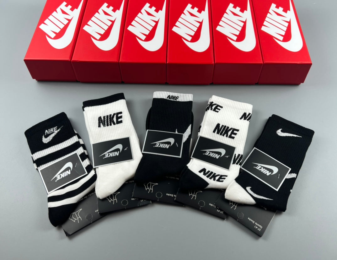 Nike Monochrome Logo-Panel Socks, gallery image 3