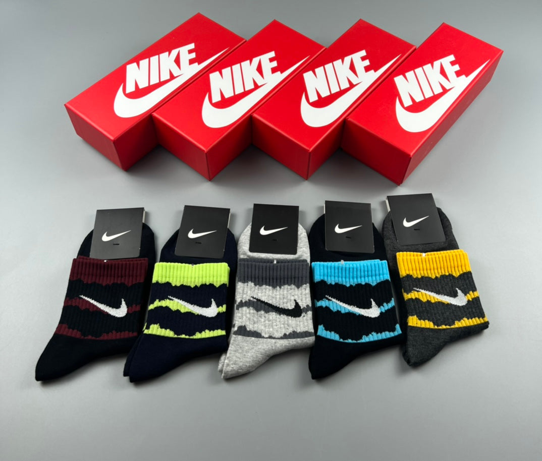 Nike Bright Stripe Short Socks, gallery image 1