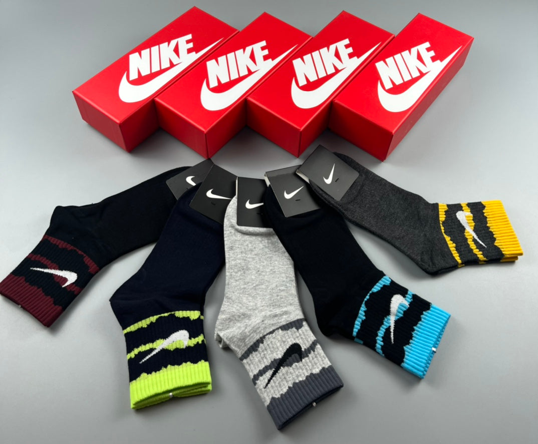Nike Bright Stripe Short Socks, gallery image 3