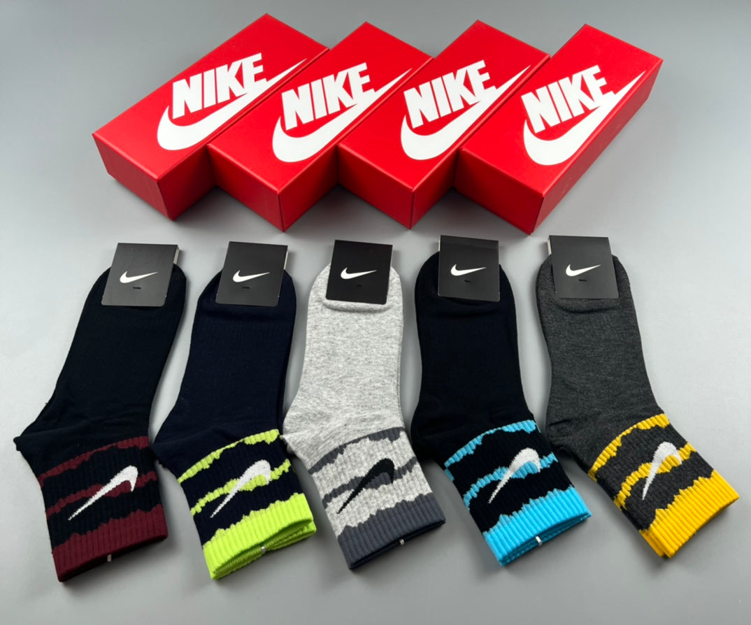 Nike Bright Stripe Short Socks, gallery image 2