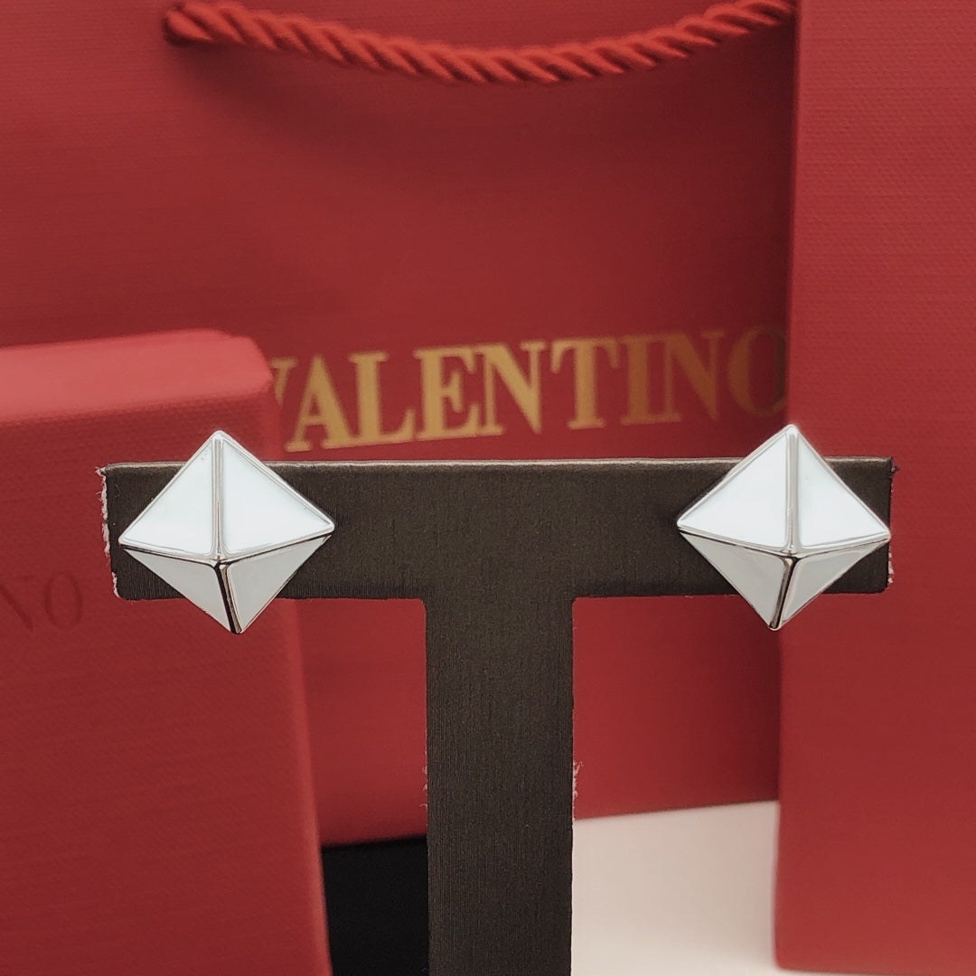 Martin Graham jewelry accessory in polished metal-tone – side detail