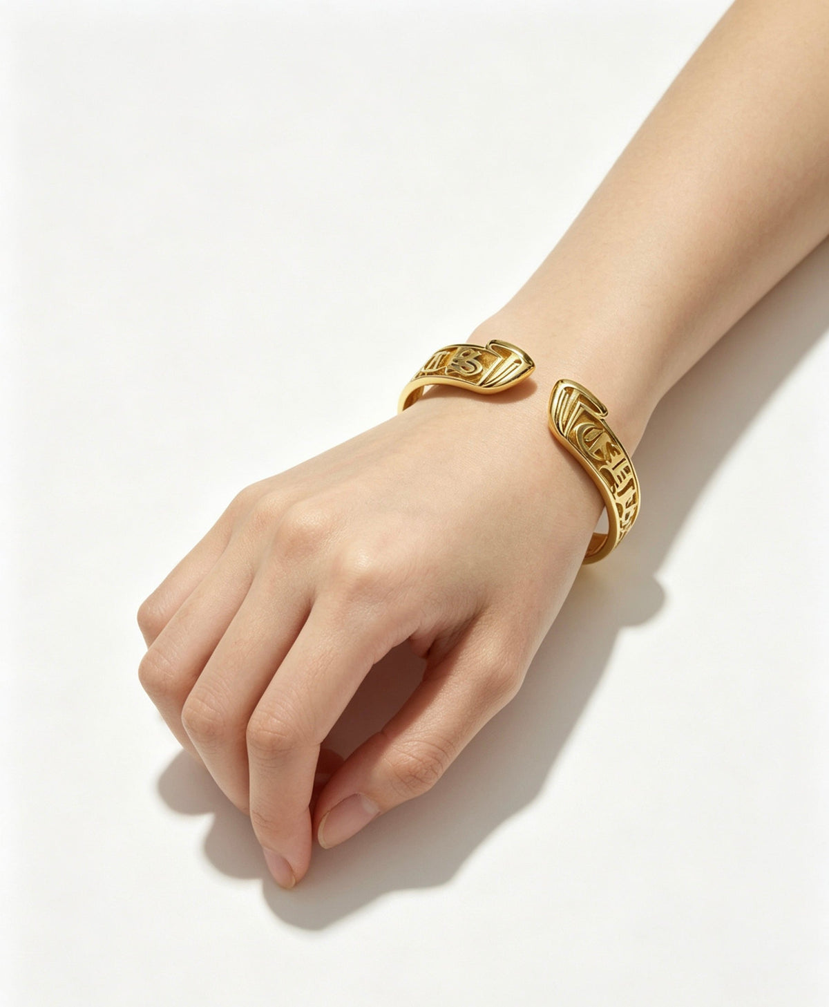 Martin Graham bracelet in polished metal-tone – side detail