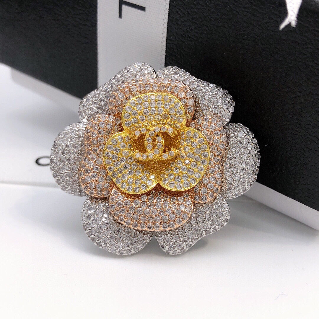 Martin Graham brooch in polished metal-tone – main product view