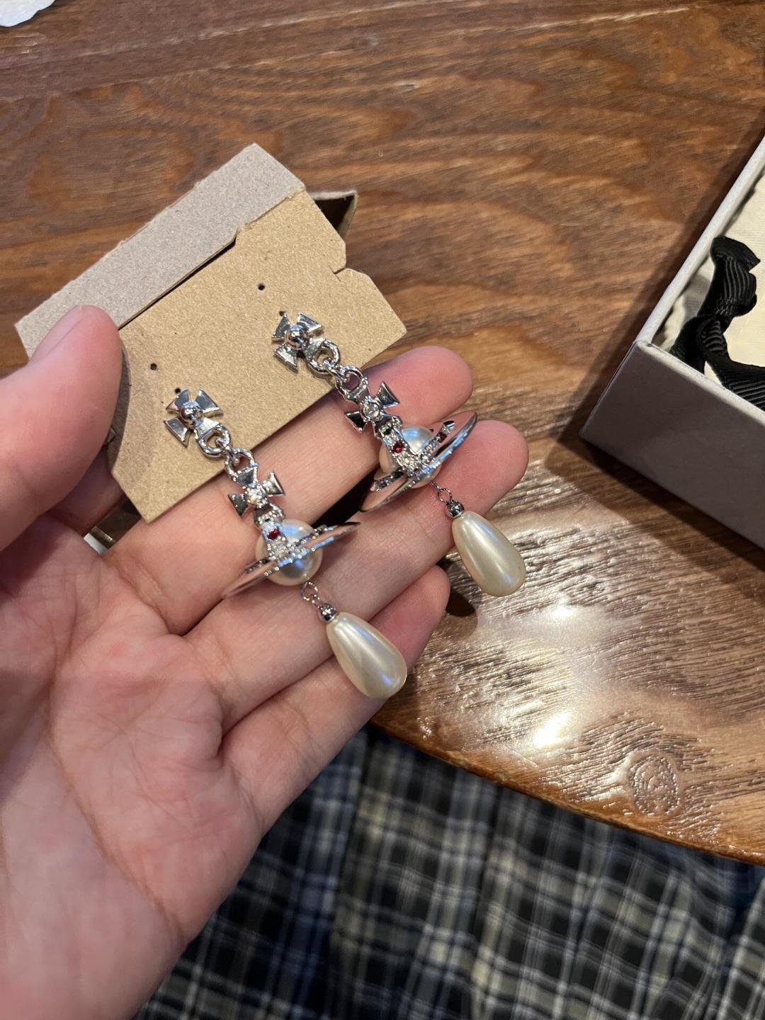 Martin Graham jewelry accessory in polished metal-tone – main product view