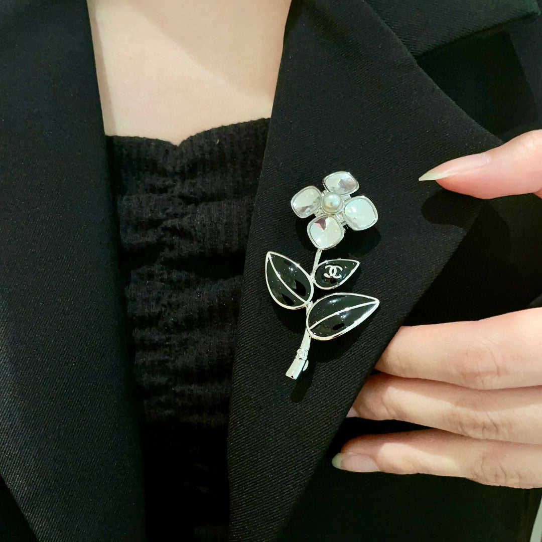 Martin Graham brooch in polished metal-tone – main product view