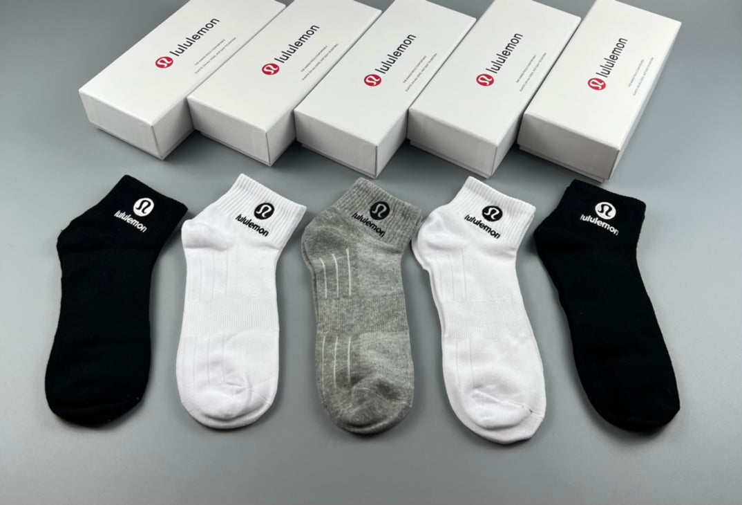 Lululemon Cotton Simple Circular Emblems Ankle Socks