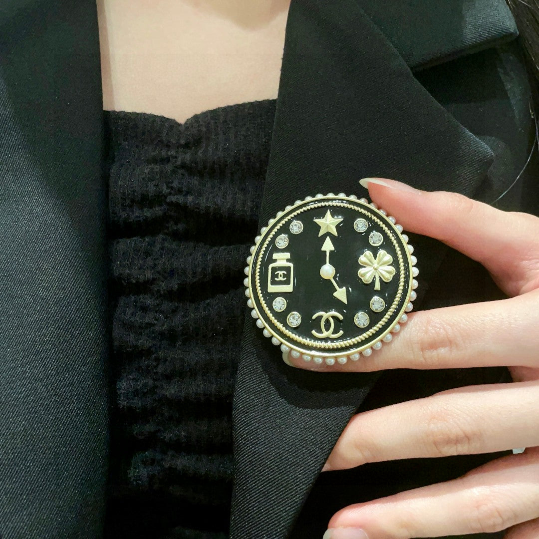 Martin Graham brooch in polished metal-tone – main product view
