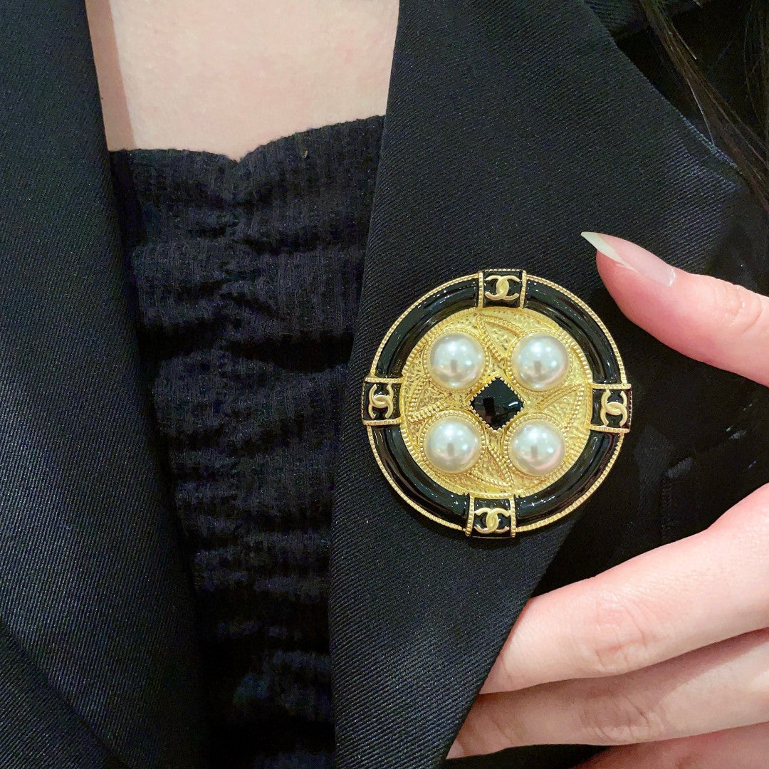 Martin Graham brooch in polished metal-tone – main product view