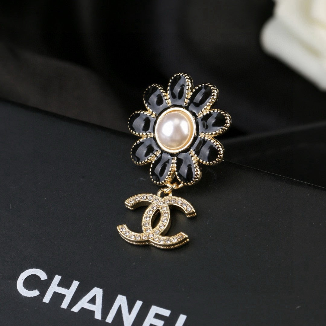 Martin Graham brooch in polished metal-tone – main product view