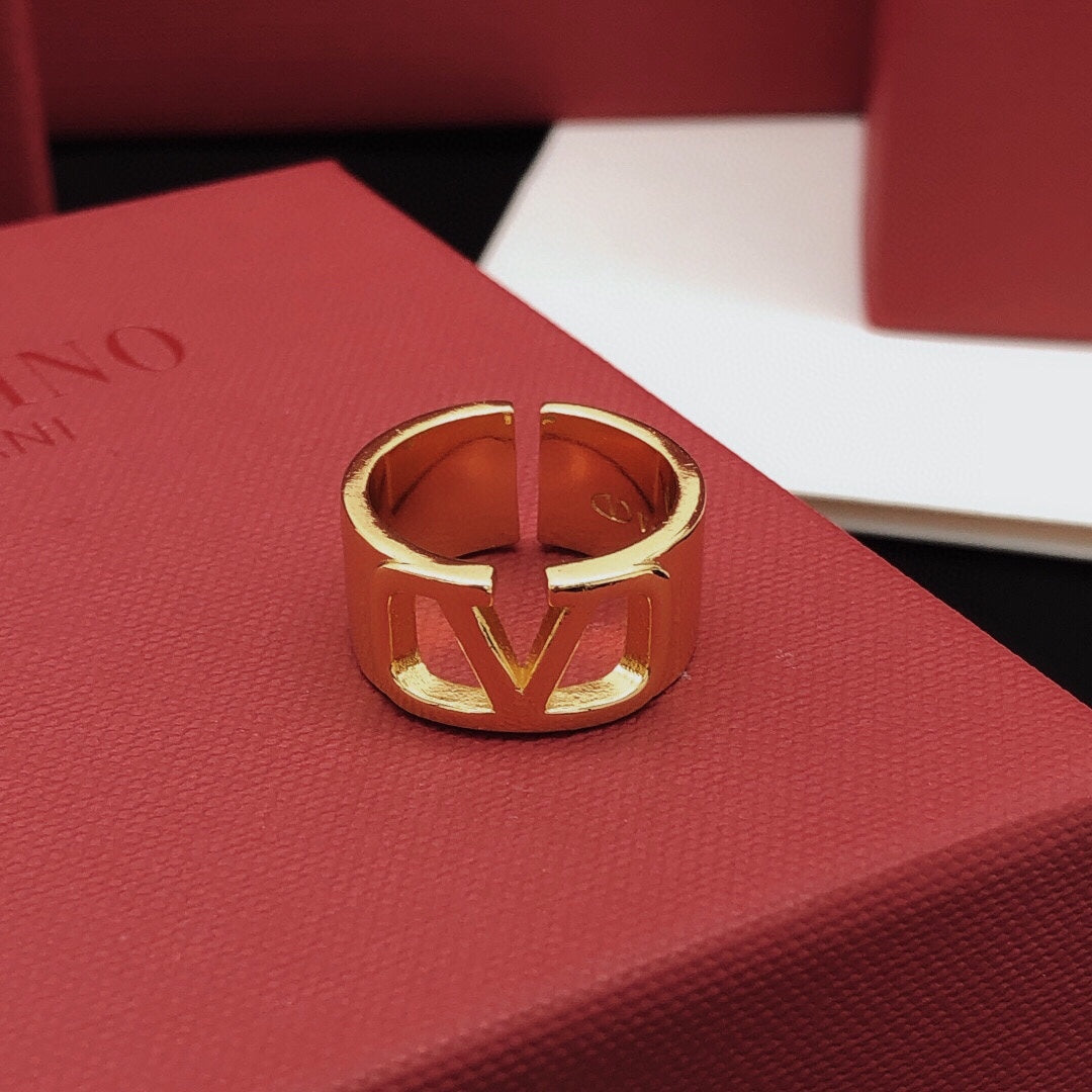 Martin Graham ring in polished metal-tone – front view