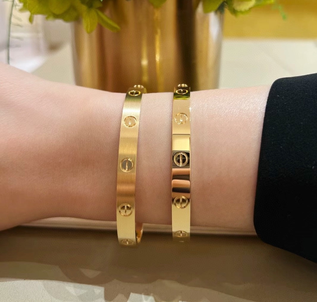 Martin Graham bracelet in polished metal-tone – front view
