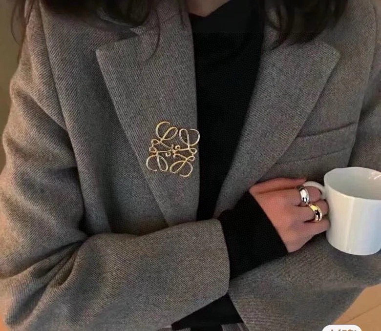 Martin Graham brooch in polished metal-tone – front view