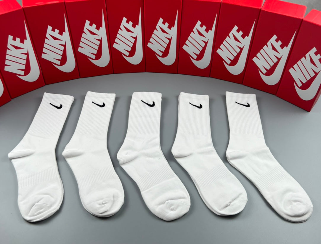 Nike Classic Swoosh Crew Socks