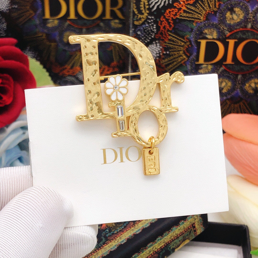 Martin Graham brooch in polished metal-tone – front view