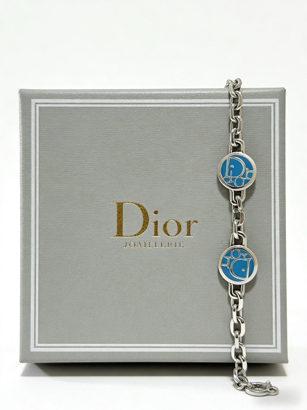 Martin Graham pendant necklace in polished metal-tone – front view