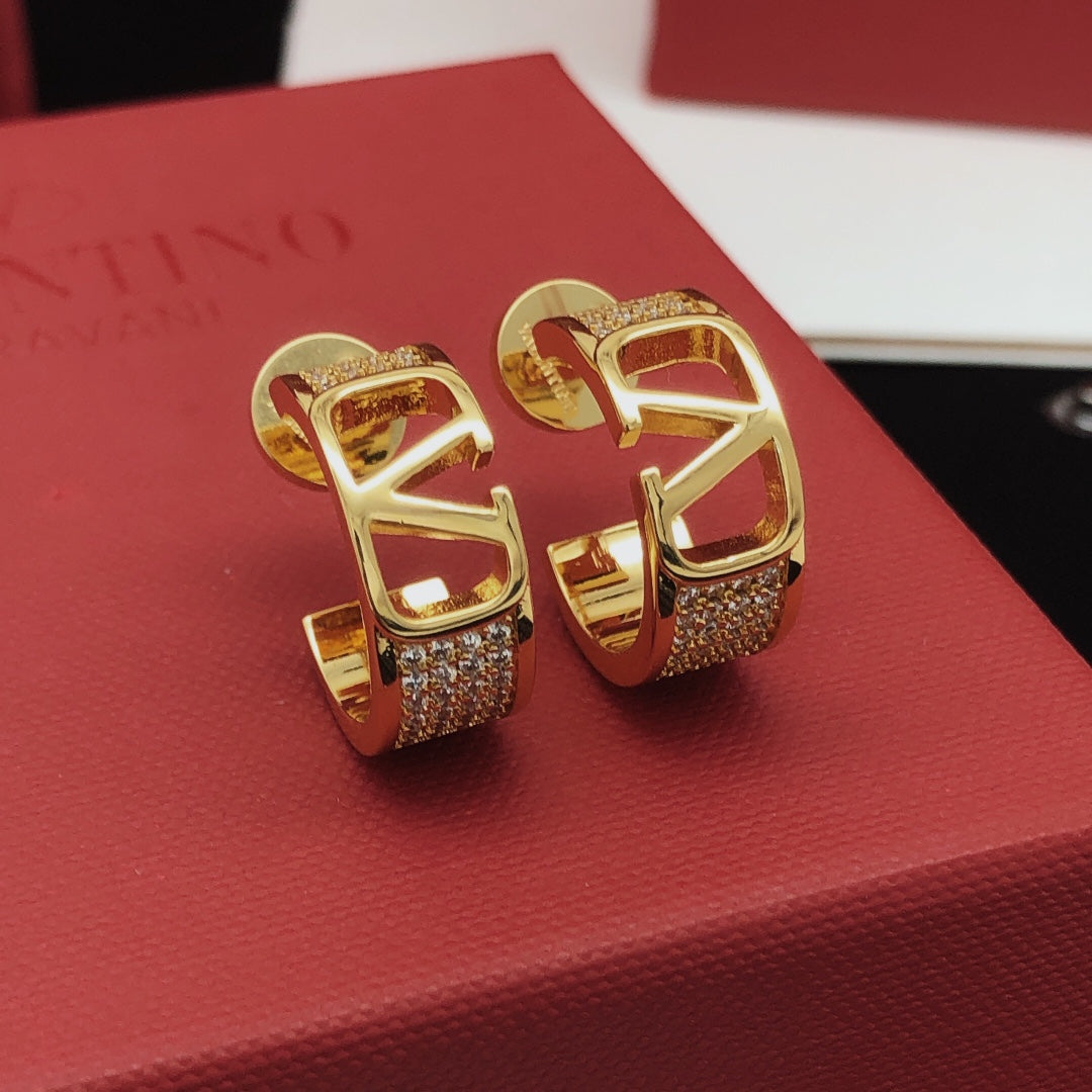 Martin Graham drop earrings in polished metal-tone – detail view