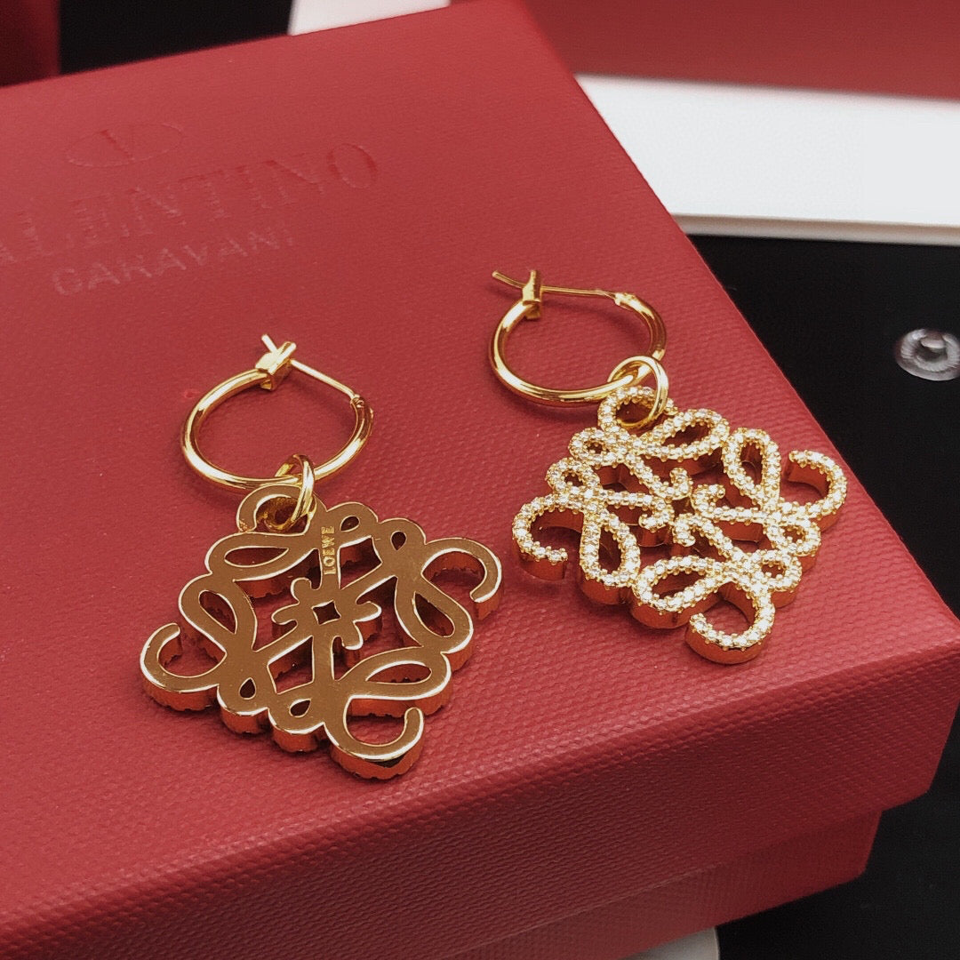 Martin Graham jewelry accessory in polished metal-tone – detail view